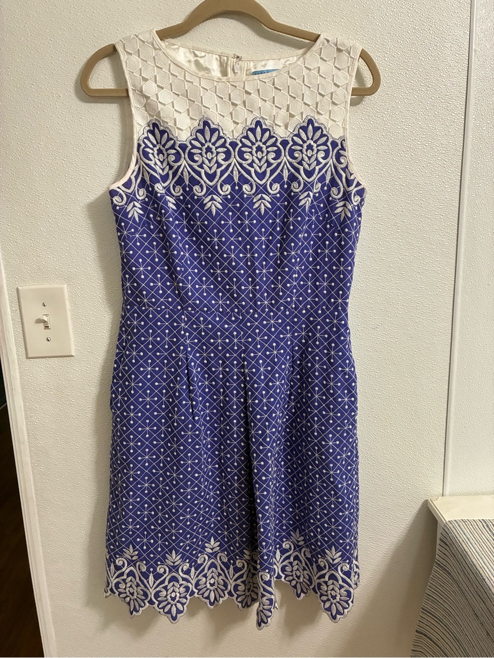 Antonio Melani Sleeveless Blue and White Embroidered Fit & Flare Dress size 8